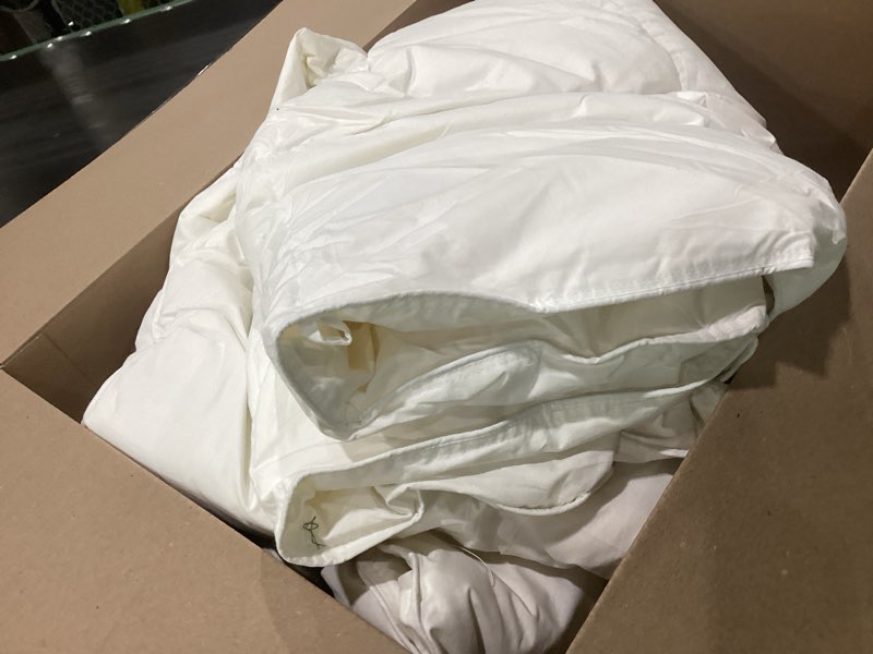 white comforter size unknown