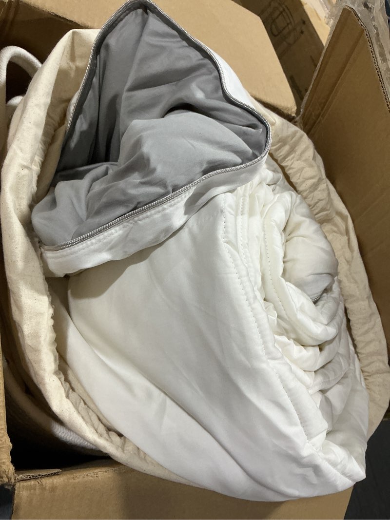 Condition photo showing Good Condition for vesta all-season silk comforter, quilt and duvet insert for hot sleepers, 100% silk fill with 100% cotton shell, luxuriously soft, moisture-wicking, king size (grey, silk weight: 3.7lbs) all-season, grey king/cali king