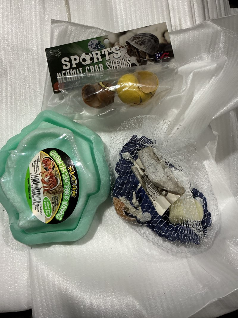 Condition photo showing Good Condition for miscellaneous crab items