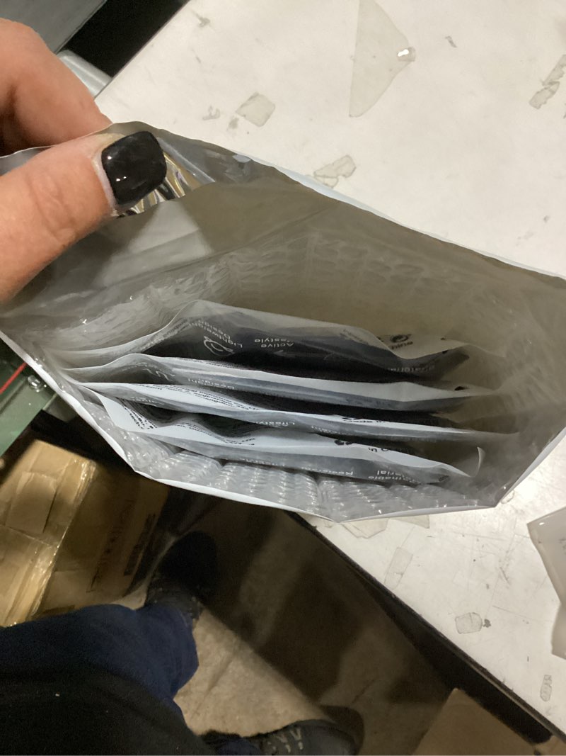 Condition photo showing Good Condition for “bidding on 4 pieces” guzack running armband for iphone 17 16 15 14 13 12 pro max/plus/xr/xs, galaxy s25/s24/s23/s22, with card slot & key pockets, sports arm bands cell phone holder fit up to 6.9 inches phone m green zipper (up to 6.9\\\")