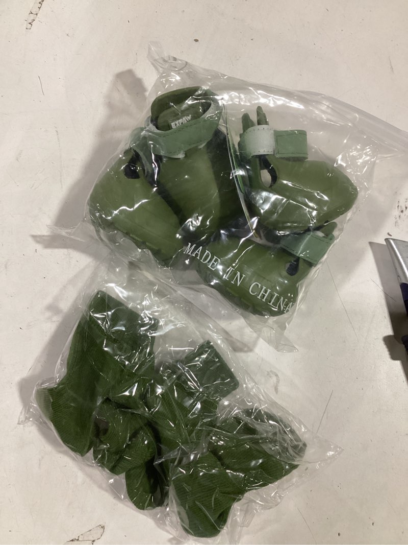 Condition photo showing Good Condition for EXPAWLORER Dog Shoes for Small Medium Large Dogs, Waterproof Non-Slip Dog Snow Booties for Winter with Socks, Easy On & Off Pet Boots & Paw Protectors, Easy-Clean for Beach Outdoor Rain (Green L) Size 7/L (Paw Width:2.4in) Green
