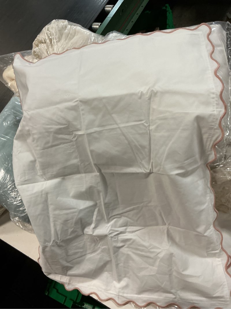 Condition photo showing Good Condition for (2 piece )wave scallop organic percale deluxe bedding bundle in white/rose