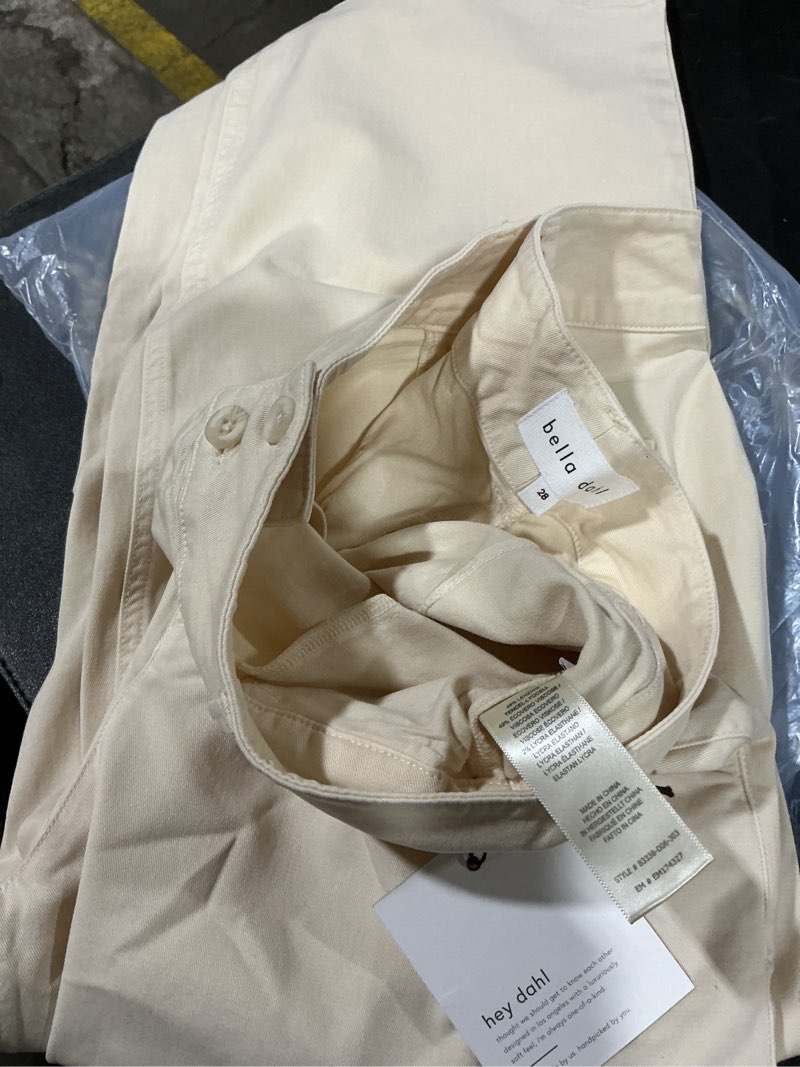 Condition photo showing Good Condition for Bella dahl saige wide leg crop lime stone 28