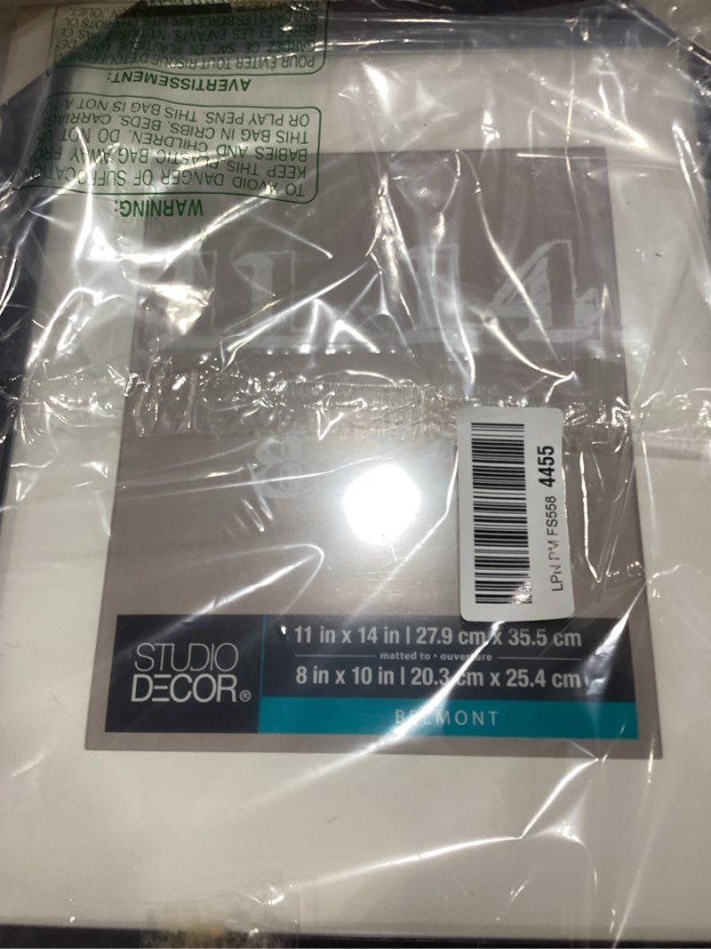 Condition photo showing Good Condition for Americanflat 11x14 Picture Frame with Shatter-Resistant Glass - Use as 8x10 Frame with Mat or Display 11x14 Photo Without Mat - Signature Collection - Picture Frames for Wall Display - Black Black 11x14