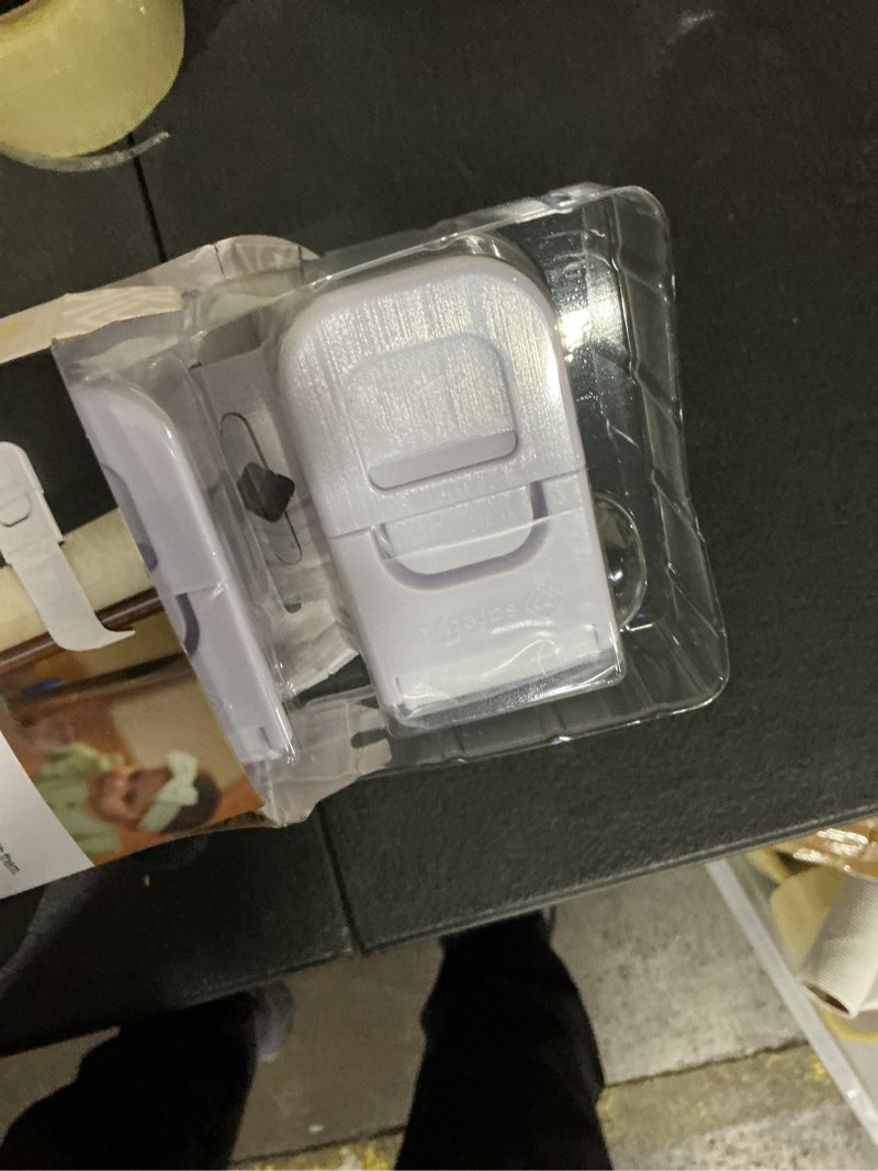 Condition photo showing Good Condition for safety 1st multi-purpose latch - color: white - 4 pack