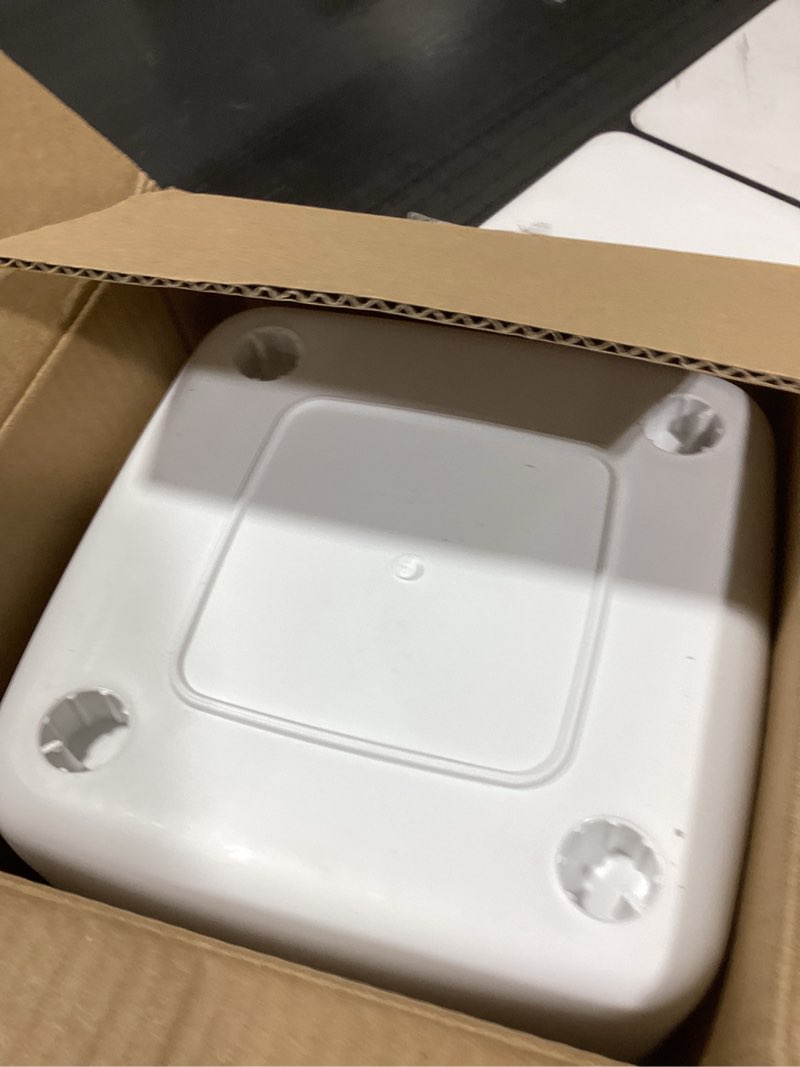 Condition photo showing Good Condition for WanWanKa Mini White Plastic Trash Can, 2.6 Gallon Capacity, Slim Design, Anti-Odor, Easy to Clean, Suitable for Any Place 2.6 Gallon Rectangular