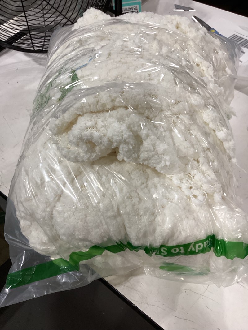 Condition photo showing Good Condition for luxury fluffy blanket for couch, sofa, bedroom, and living room, cream white cream white throw