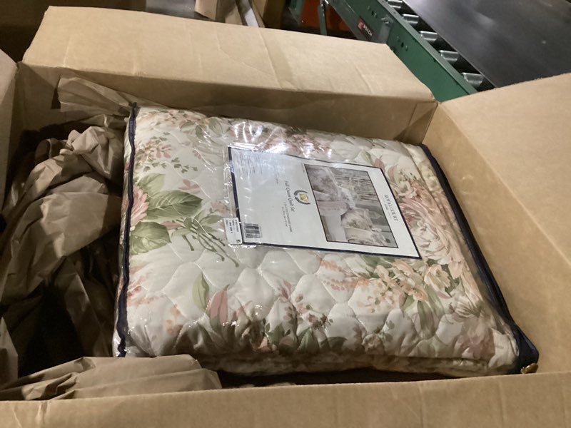 Condition photo showing Good Condition for Five Queens Court Full/Queen 3Pc. Quilt Set, Coral, 90X90