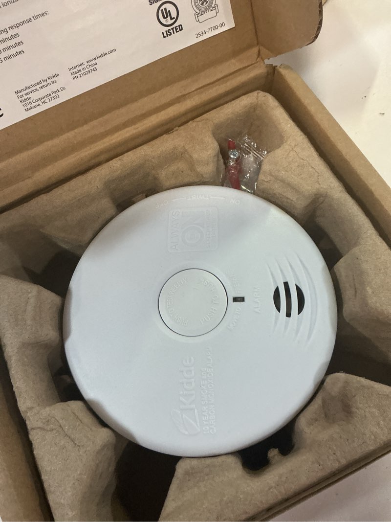 Condition photo showing New/Like New for kidde smoke detector & carbon monoxide detector combo with 10-year battery,?white