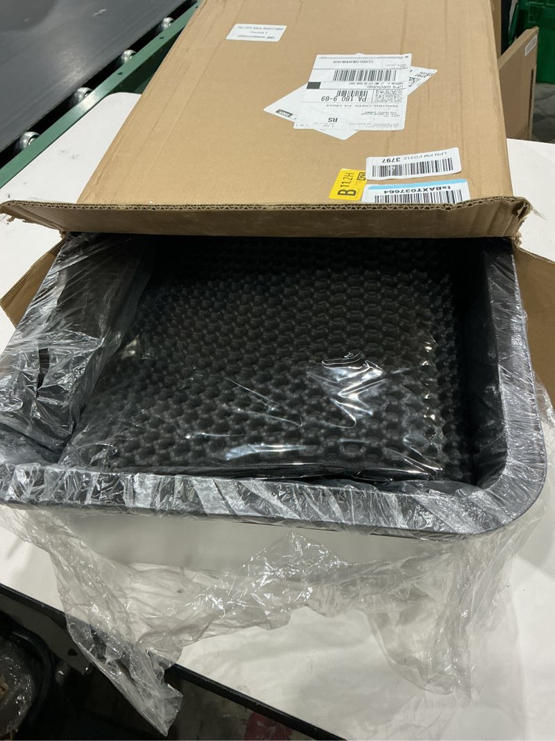 Condition photo showing New/Like New for suhaco side entry litter box large stainless steel, high walls deep kitty litter boxes with high side removable lid, litter mat and scoop included for medium & large cats (tall black) black large