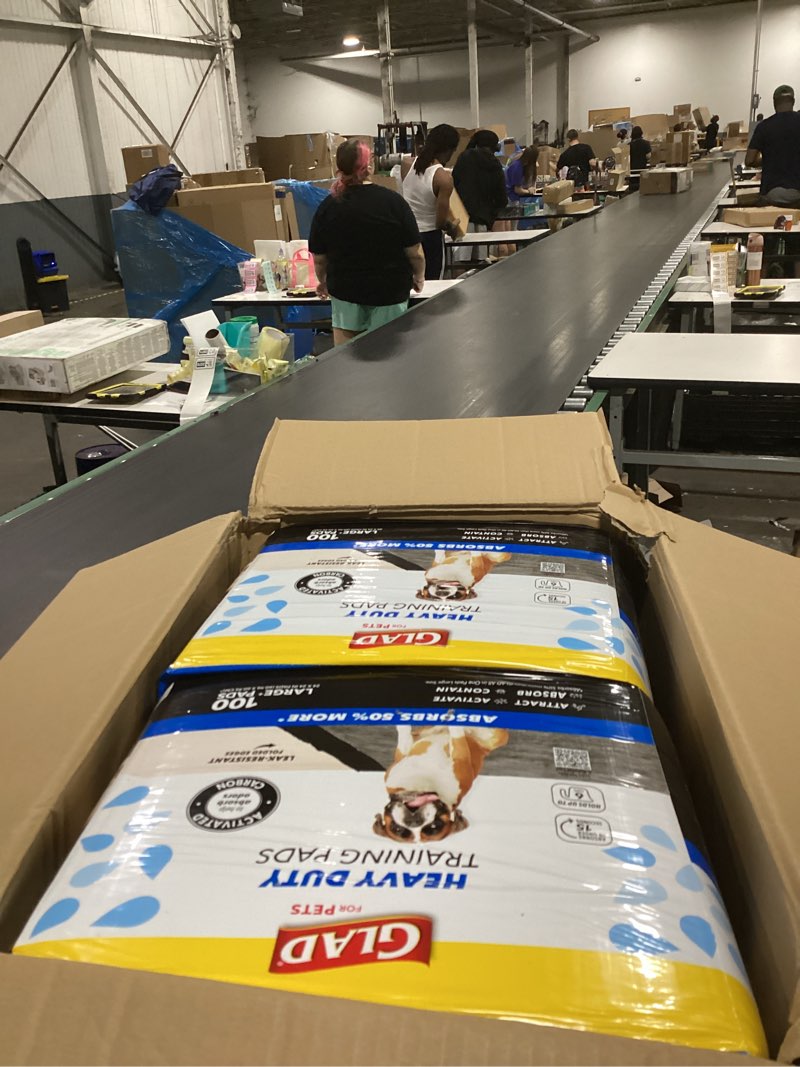 Condition photo showing New/Like New for glad for pets xl charcoal training pads heavy duty leak resistant puppy pee pads activated carbon odor control quick dry quilted top indoor potty and crate liner 24 x 24 in 100 count 4 pack heavy duty 24" x 24" - 400 count