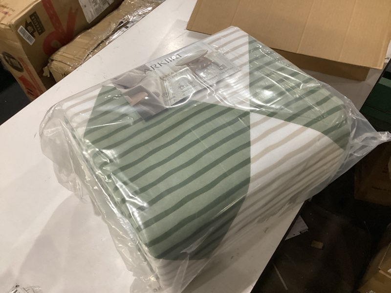 Condition photo showing New/Like New for 8x10 washable checkered rugs for bedroom, green and white area rug for living room, geometric faux wool carpet for kids, girls, boys playroom, dorm, nursery, dining room, kitchen, non slip green/white 8' x 10' (rectangular)
