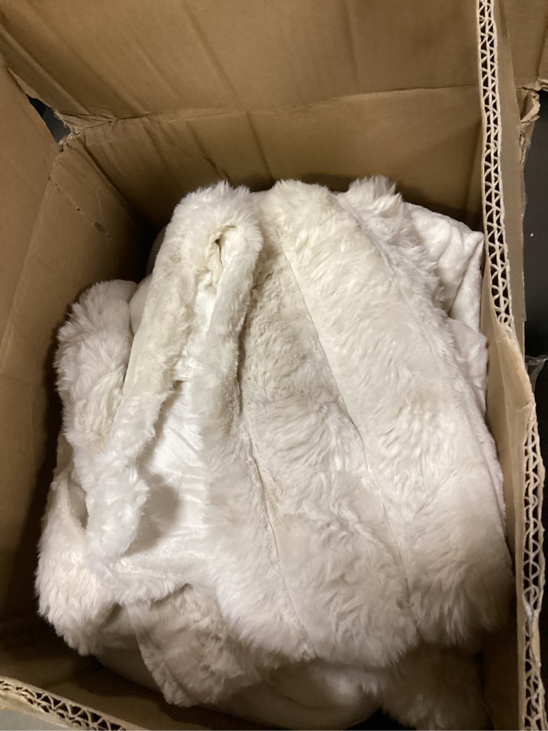 Condition photo showing Good Condition for bedsure fluffy comforter set king size - white faux fur king comforter set, soft shaggy plush bubble bedding comforter sets, winter warm luxury fuzzy bed set 3 pieces, 1 comforter and 2 pillowcases