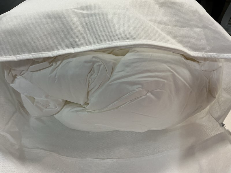 Condition photo showing Good Condition for premium down alternative duvet insert, king/cal king, white