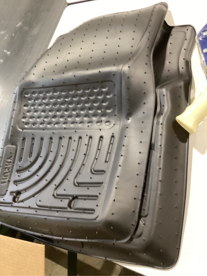 Condition photo showing Good Condition for husky liners weatherbeater floor mats | fits 2011 - 2014 chrysler 200 4-door & dodge avenger | front & 2nd row, 4-pc black - 98091