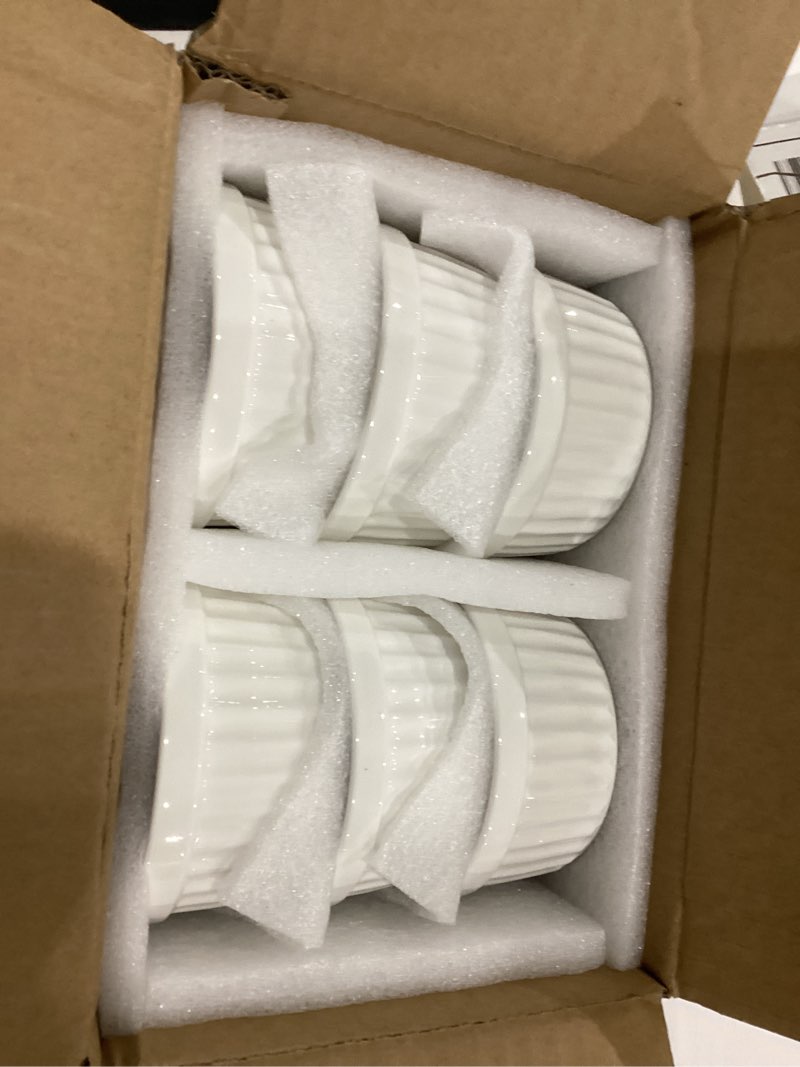 Condition photo showing New/Like New for LE TAUCI Ramekins 4 OZ Oven Safe, Creme Brulee Ramekins, Pudding Custard Cups Souffle Ramiken, Dipping Sauce Dishes, Ceramic Ramekin Bowls Set of 6, White 4 OZ White