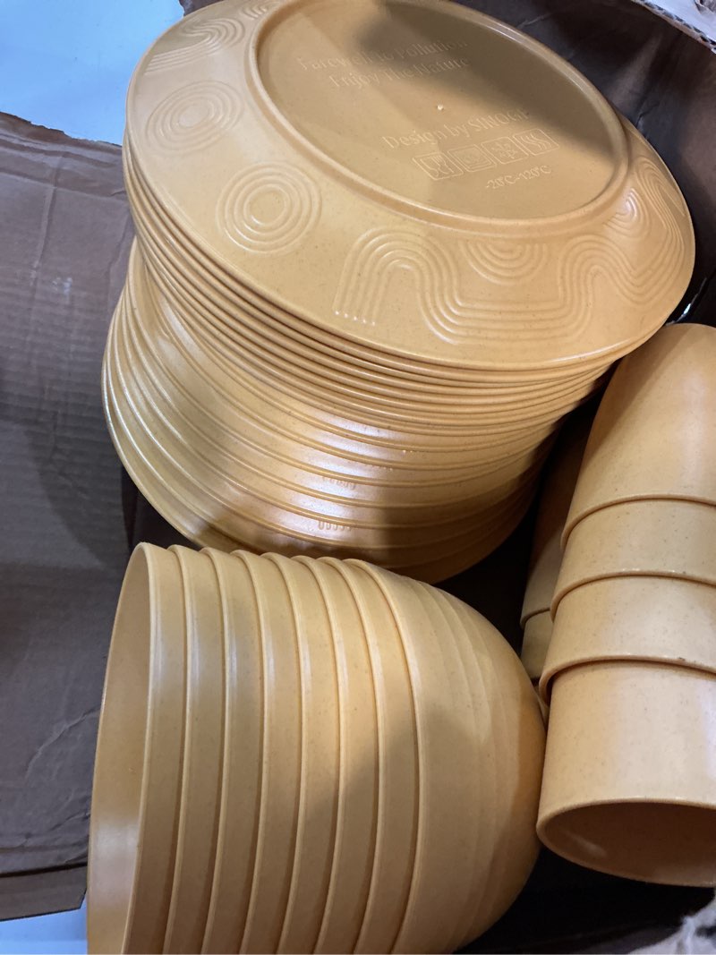 Condition photo showing Good Condition for 40 piece wheat straw dinnerware sets for 8, unbreakable dish set, plates and bowls sets for 8