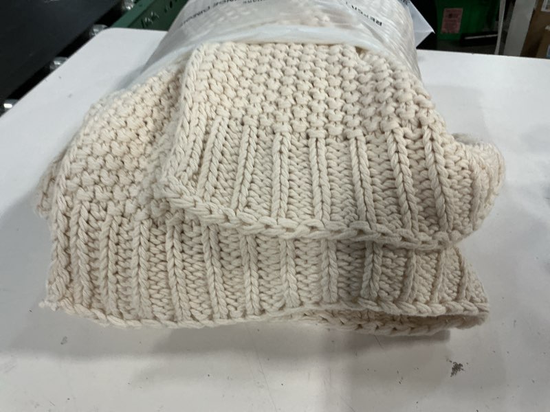 Condition photo showing Good Condition for cotton fisherman throw 50in x 60in