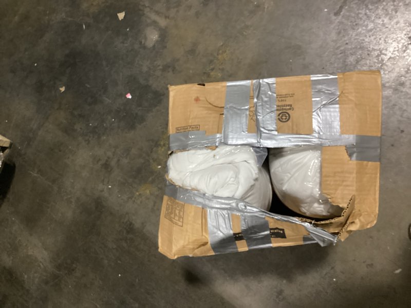 Condition photo showing Good Condition for Amazon Basics White Down Alternative Comforter and Duvet Insert with Corner Tabs (Full/Queen, Light) Full/Queen Light