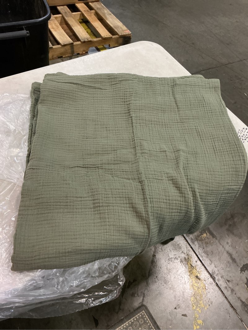 Condition photo showing Good Condition for organic ribbed cotton coverlet king 