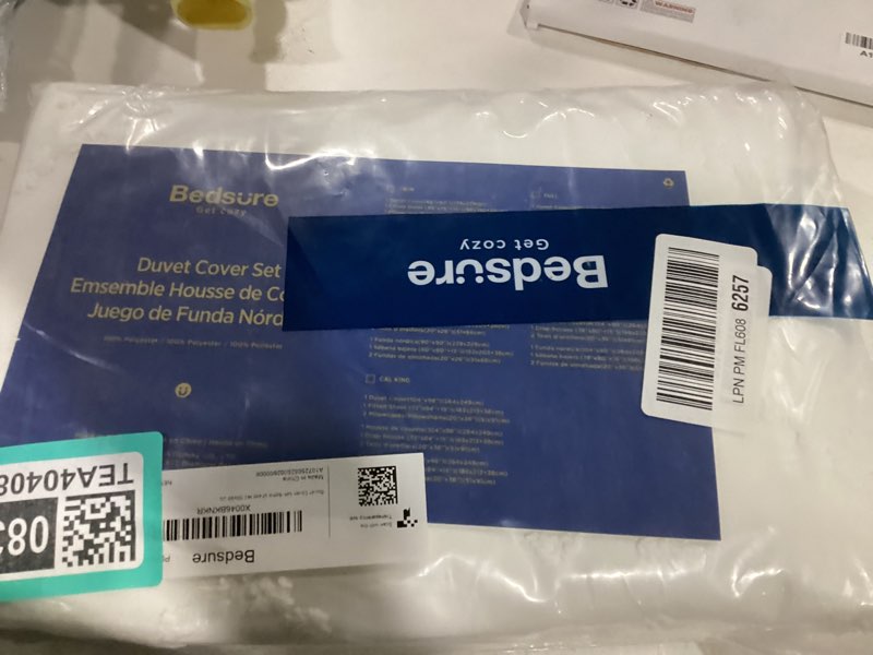 Condition photo showing New/Like New for Bedsure Boho Duvet Cover Queen Size with Fitted Sheet - Boho Bedding Comforter Set, 4 Pieces, Includ