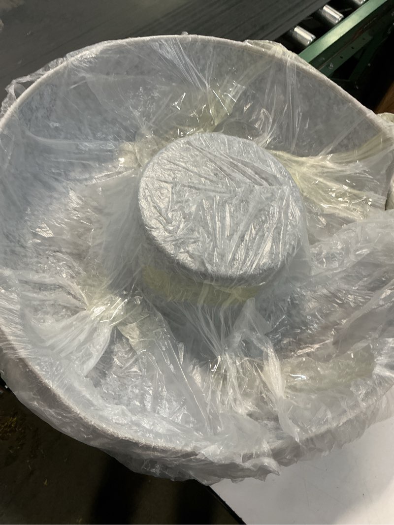 Condition photo showing New/Like New for nisrada donut tunnel bed for cats and kittens  soft plush fleece lining  removable washable cover  gray (large  light gray)