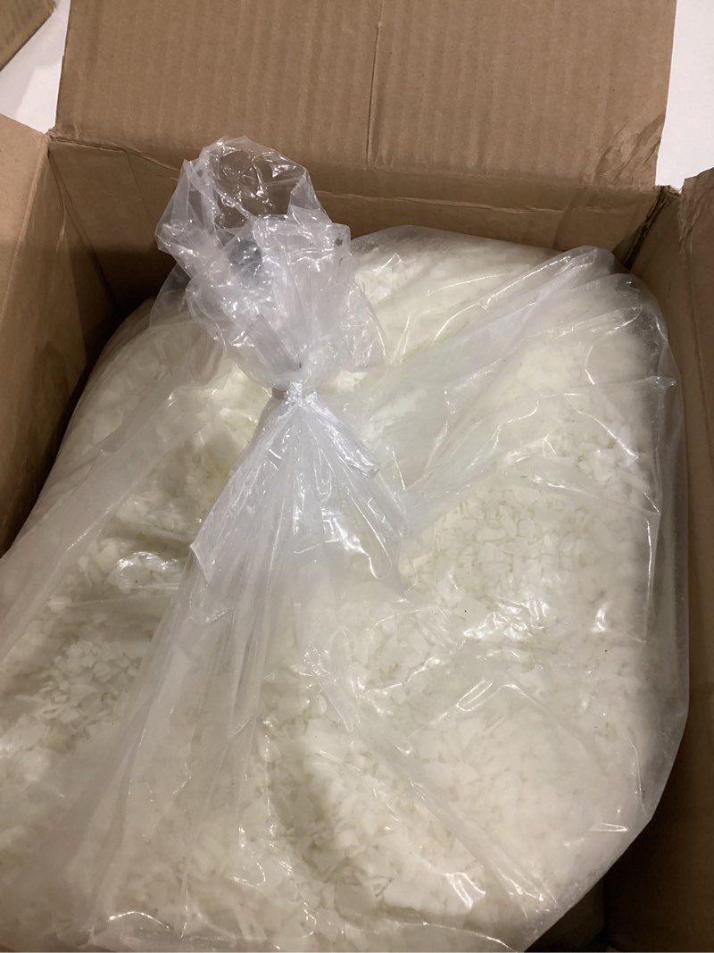 Condition photo showing New/Like New for chillflame soy wax flakes, natural candle wax, organic soy wax for candle making from farm, no harmless, additives, and pure (10 lb) 10lb