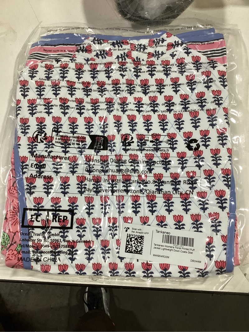 Condition photo showing New/Like New for Tankaneo Womens Puffer Quilted Cropped Vest Oversized Floral Patchwork Lightweight Jacket Cap Sleeve Outerwear Vest Light Green X-Large