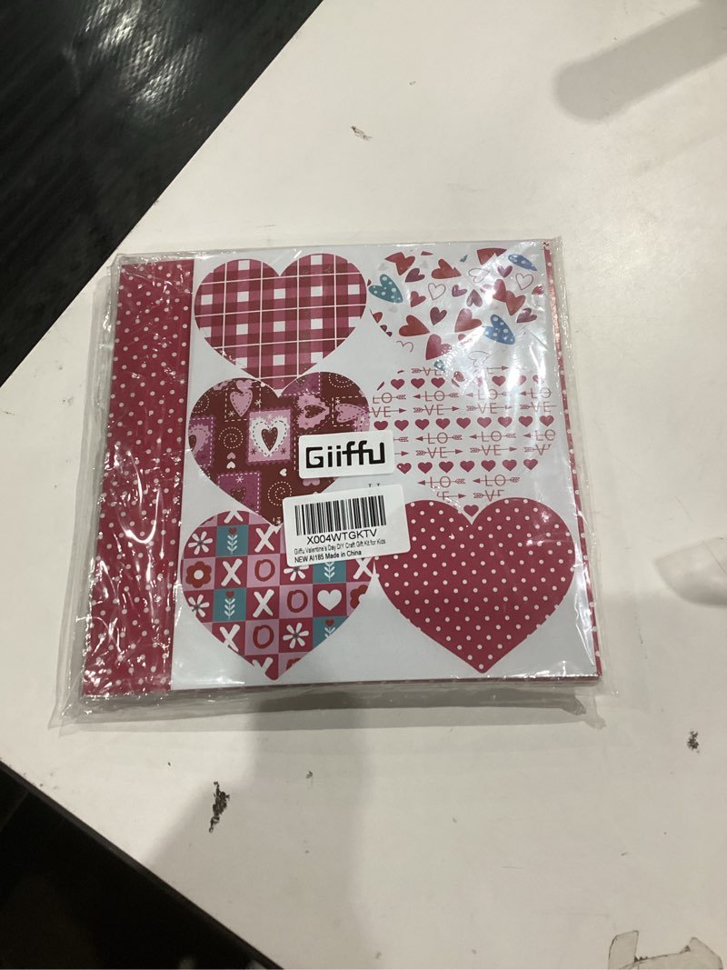 Condition photo showing New/Like New for Giiffu Valentine’s Day DIY Craft Gift Kit for Kids – 60 Pack Cone-Shaped Clear Treat Bags with Wrapping Papers, Heart Tags & Cards for Classroom Exchange, School Parties & Valentine Goodie Bags pink