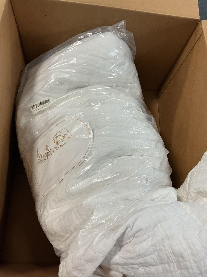Condition photo showing Good Condition for wdcozy 100% cotton oversized king size quilt set - white california cal king striped pick stitch sof