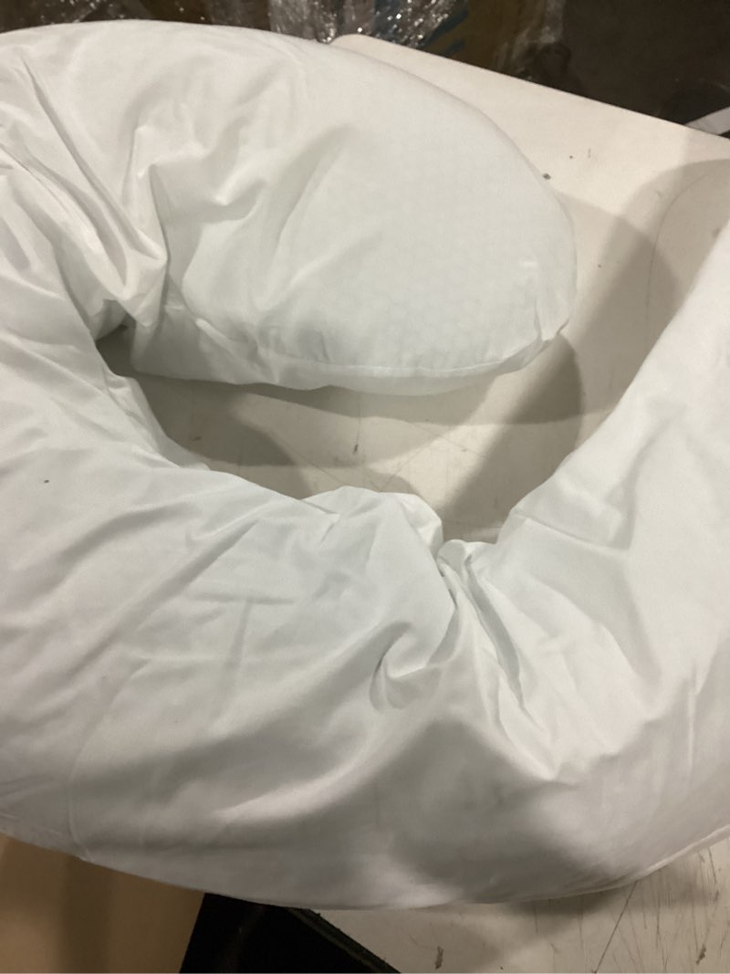Condition photo showing Good Condition for contoured full-body pillow, frequently used as a pregnancy or maternity pillow. 
