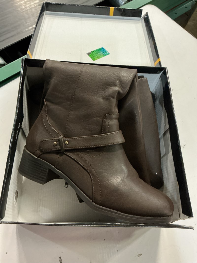 Condition photo showing Good Condition for hawkwell women's wide calf double zipper knee high riding boots 9 brown