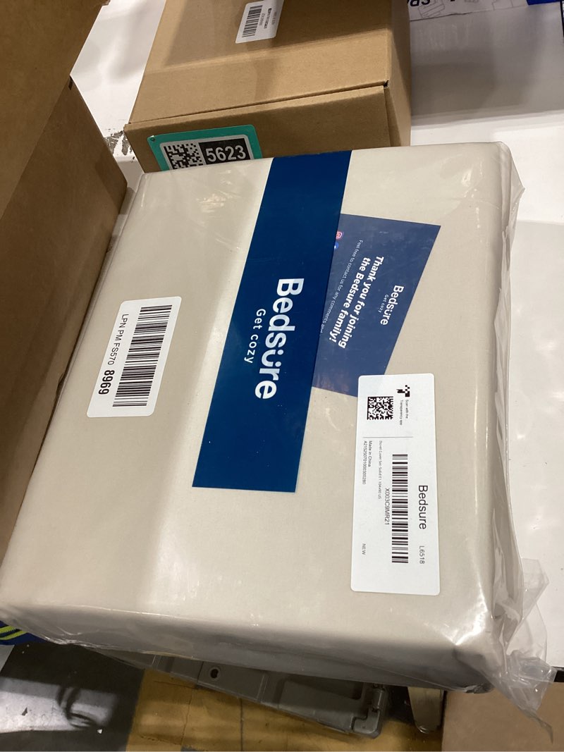 Condition photo showing Good Condition for Bedsure Duvet Cover King Size - Soft Double Brushed Bedding Set for Kids & Adults, Zipper Closure, 3 Pieces, Includes 1 Duvet Cover (104"x90") & 2 Pillow Shams, NO Comforter, Linen King (104" x 90") 02 - Linen (No Comforter)