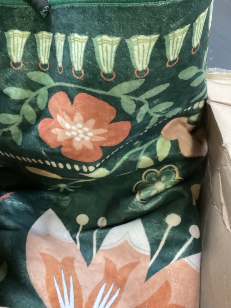Condition photo showing Good Condition for Moynesa Boho Birds Rug 8x10 Rugs for Living Room, Washable Green Floral Bedroom Rug Low-Pile Soft Playroom Rug, Vintage Jungle Animal 8 x 10 Area Rugs Living Room Floor Carpet Green 8x10