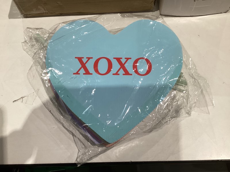 Condition photo showing Good Condition for Valentine’s Day Yard Signs, 10 Pack Candy Heart Lawn Decorations with Stakes, Outdoor Valentine Yard Decor for Lawn Pathway Garden Wedding Party