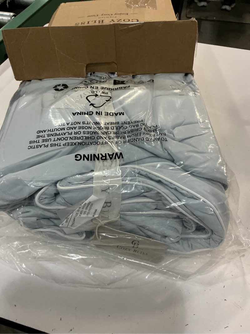Condition photo showing Good Condition for cozy bliss cooling comforter twin size, cooling blankets for hot sleepers and night sweats, blue summer comforter for twin size bed, breathable soft lightweight silk smooth blue twin(60"*90")