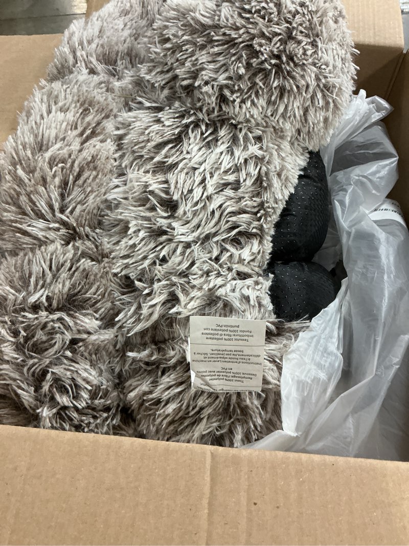 Condition photo showing Good Condition for small pet bed
