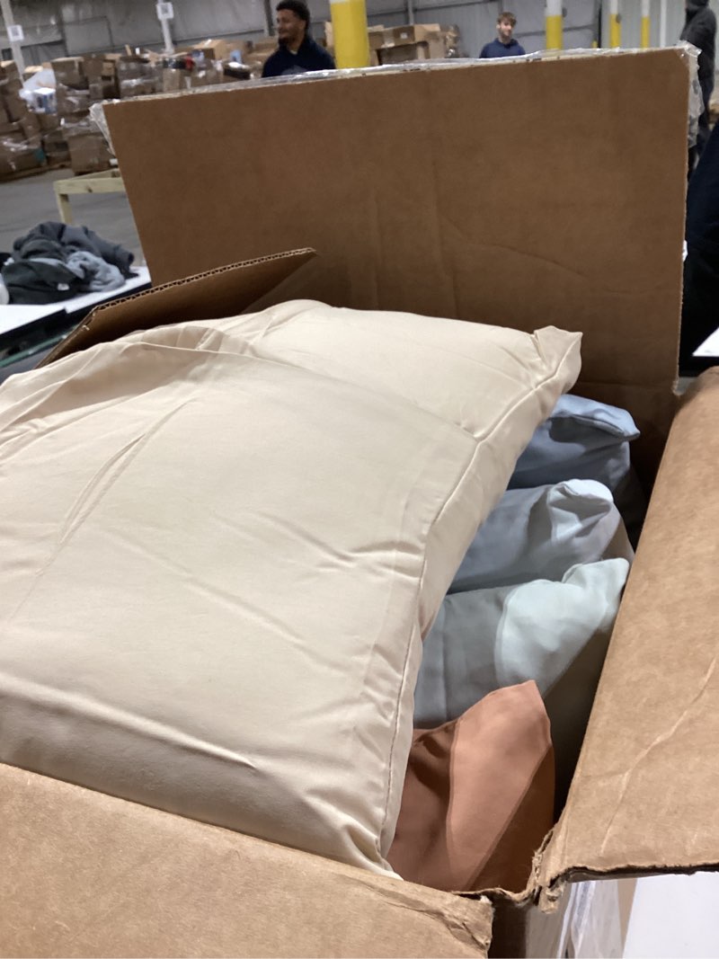 Condition photo showing Good Condition for children's factory 17" cozy pillow set of 6, flexible seating for preschools, daycares or playroom decor, elements elements 17-inch