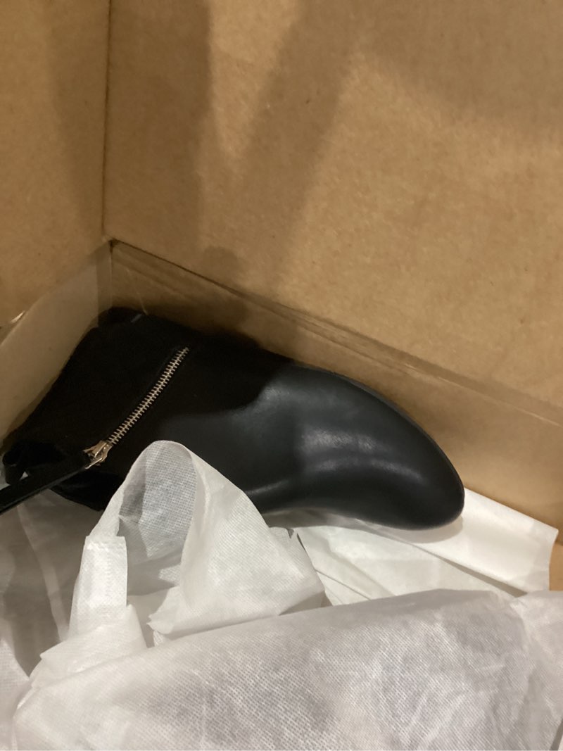 Condition photo showing Good Condition for MaxMuxun Women's Ankle Boots Flat Low Heel Zipper/Chelsea Booties Winter Fall Fashion Boots 9 Zipper Black/Pu