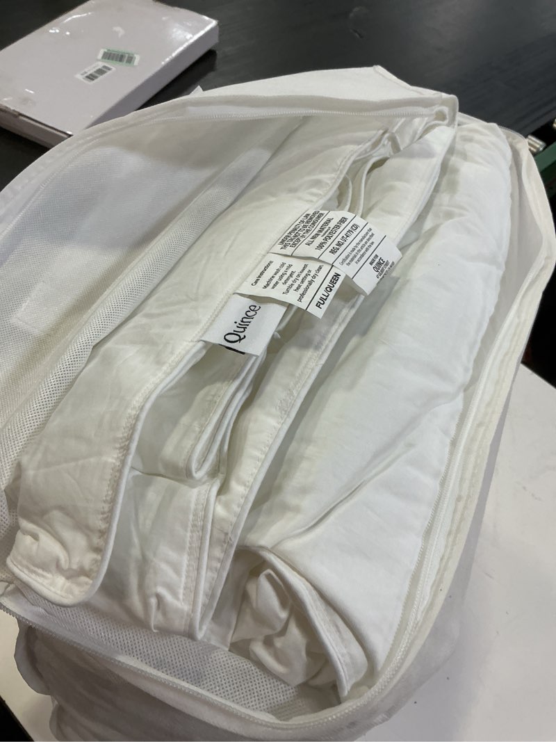 Condition photo showing Good Condition for lightweight premium down alternative comforter, full/queen, white