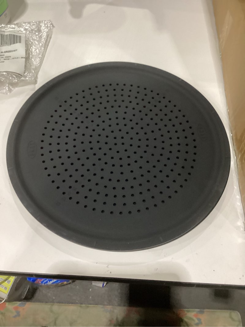 Condition photo showing Good Condition for LYNG Pizza Pan 16 Inch, 2 Pack Silicone Nonstick Pizza Tray For Oven, Pizza Pan With Holes Dishwasher Safe, Suitable For Home Kitchen Dark Baking Black Black 16"(2 PCS)