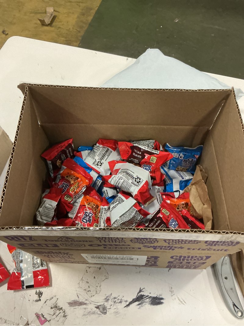 Condition photo showing New/Like New for CHIPS AHOY! Cookies Variety Pack, Original Chocolate Chip, Chewy Chocolate Chip with Reese's Peanut Butter Cups & Chewy Hershey's Fudge Filled Soft Cookies, 50 Snack Packs Best by Jan 8th 2026