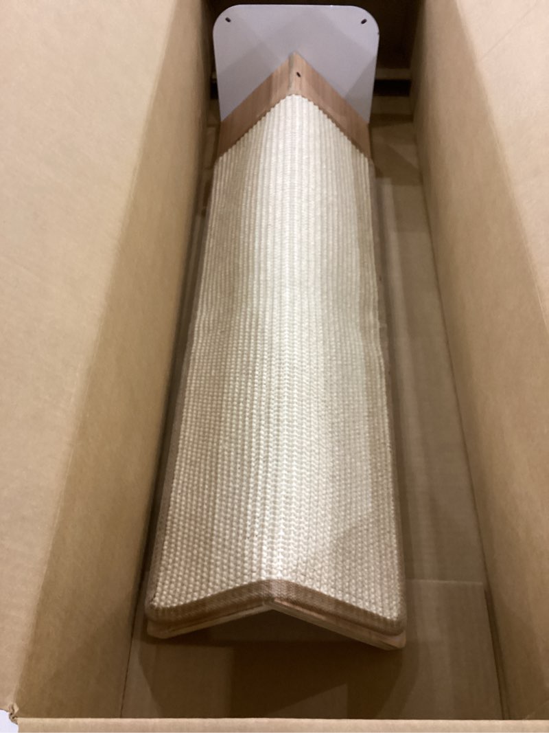 Condition photo showing Good Condition for Cat scrathing post