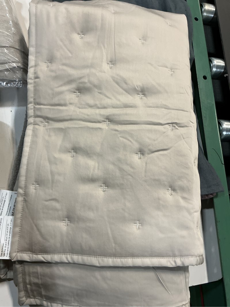 Condition photo showing As Is for quince organic airy gauze sham set ( 20*36) 2 pieces)