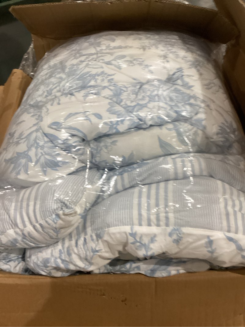 Condition photo showing Good Condition for laura ashley - quilt set, soft cotton bedding with reversible design, medium weight for year round use, 3 similary piece bed set with matching pillowcases (amberley blue) blue