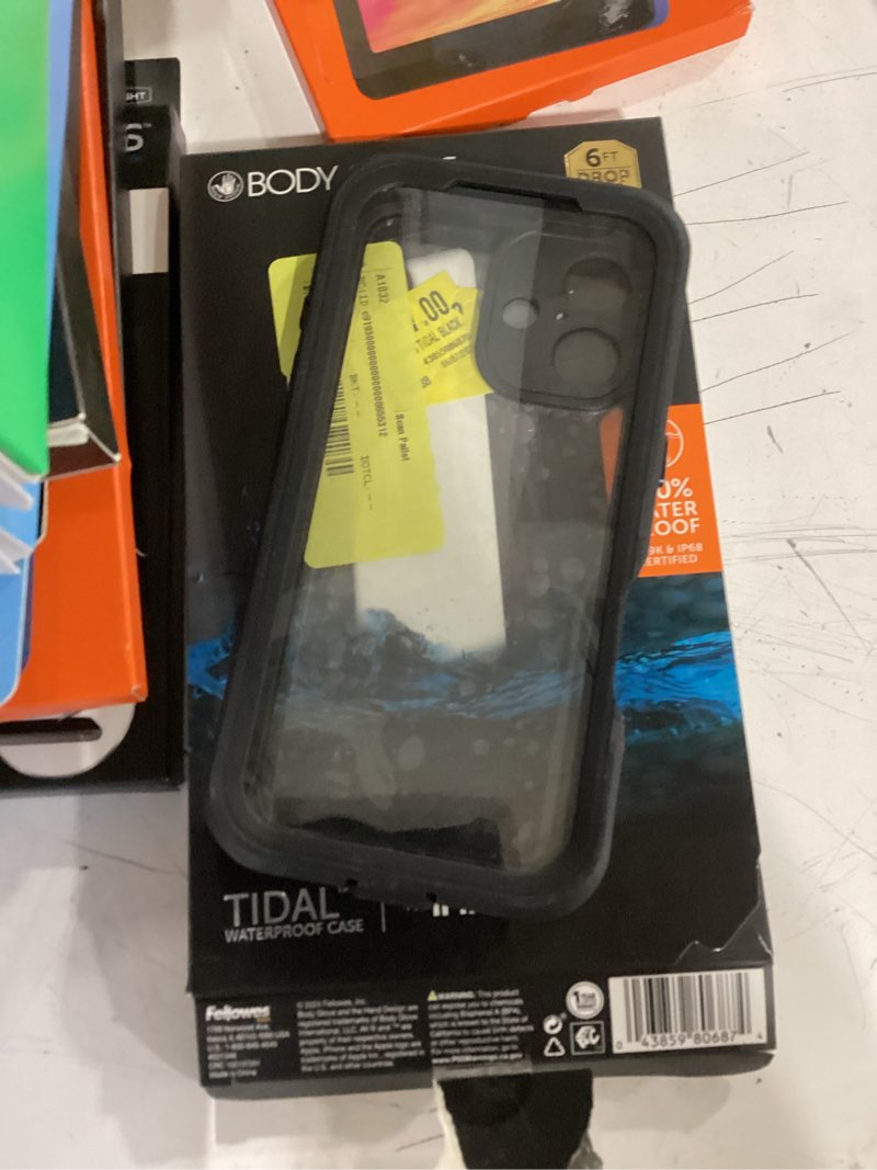 Condition photo showing Good Condition for body glove tidal waterproof phone case for iphone 16 - black/clear