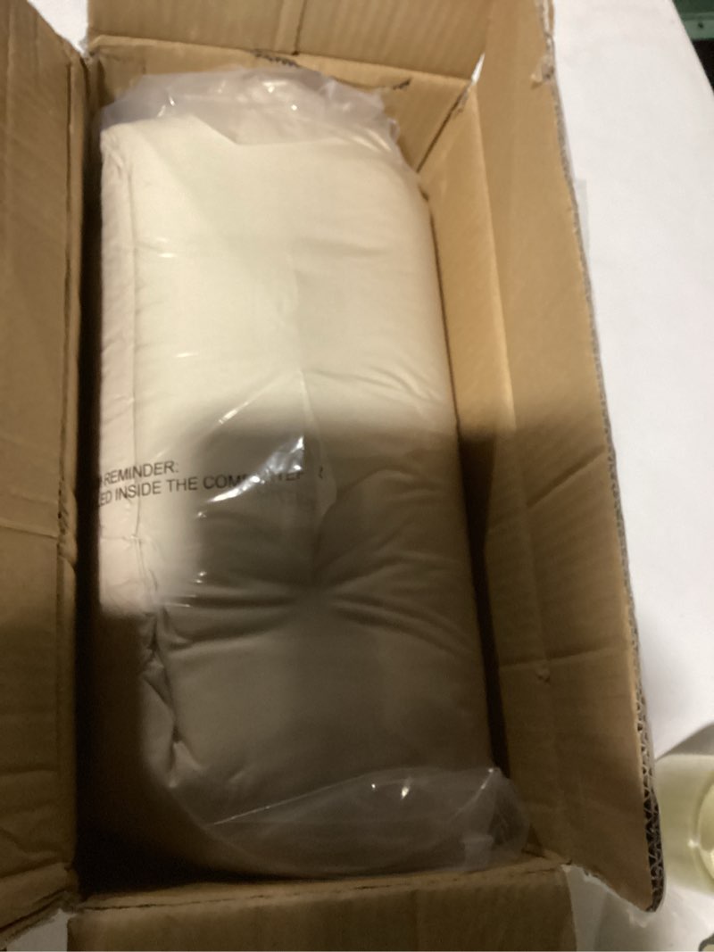 Condition photo showing Good Condition for Amazon Basics Soft, Lightweight 2 Piece All-Season Down-Alternative Comforter Bedding Set, Pinch Pleat, Twin/TwinXL, Beige, Geometric Beige Twin/Twin XL