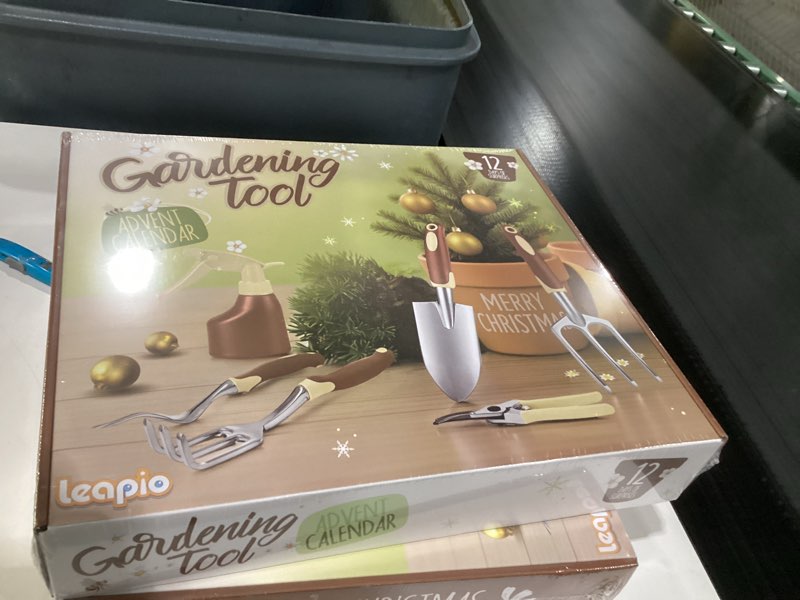 Condition photo showing New/Like New for Leapio gardening tool advent calendar