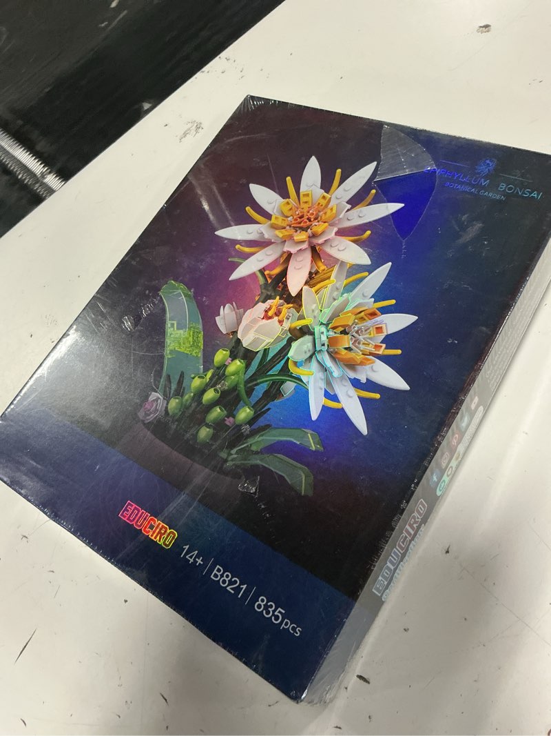 Condition photo showing New/Like New for epiphyllum flowers bouquet building set, flower botanical bonsai building toys for adults and kids, valentine day, mother's day, birthday, christmas day gift idea - 835pcs