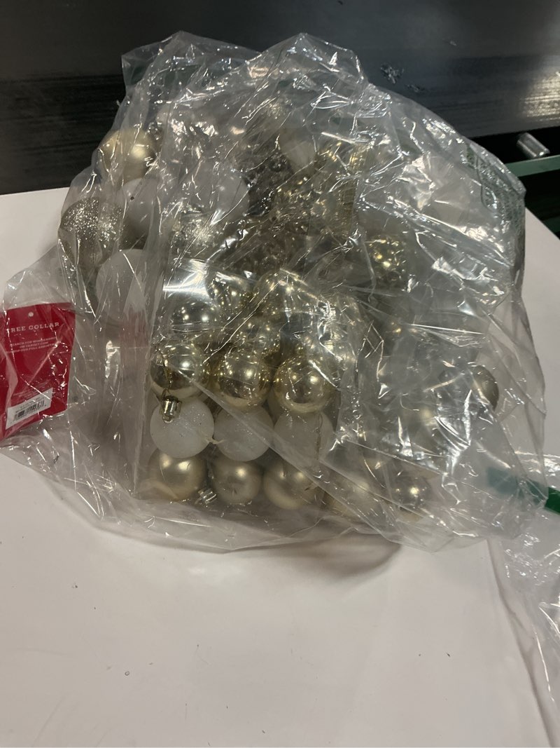 Condition photo showing Good Condition for SY CRAFT 86 Pieces of Assorted Shatterproof Christmas Ball Snowflake Ornaments Seasonal Decorative Hanging Ornament Set with Hand-held Gift Package for Xmas Tree Decorations (86PCS, Champaign Gold) 86PCS Champaign Gold